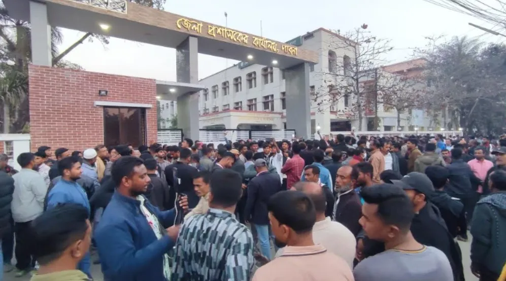 ডিসি‌‌ অফিস ঘেরাও করে বিএনপির নেতাকর্মীদের বিক্ষোভ